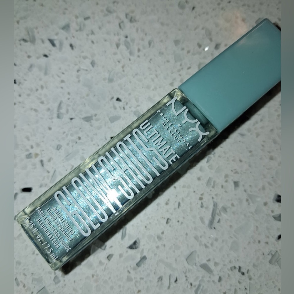 NYX Ultimate Glow Shots Liquid Eyeshadow - Light Blue
